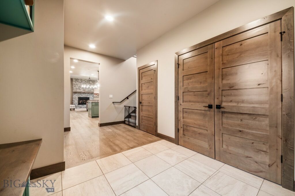16 Tight Loop Drive, Bozeman MT 59718