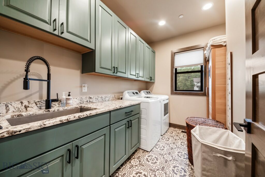 16 Tight Loop Drive, Bozeman MT 59718