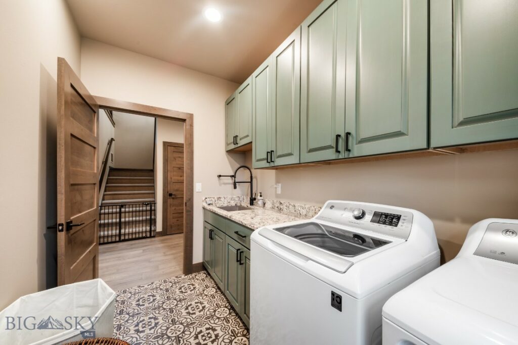 16 Tight Loop Drive, Bozeman MT 59718