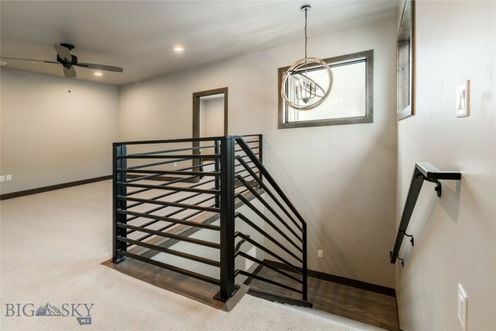 16 Tight Loop Drive, Bozeman MT 59718
