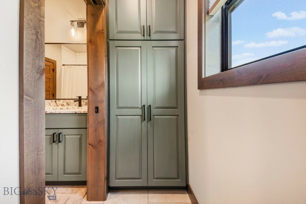 16 Tight Loop Drive, Bozeman MT 59718