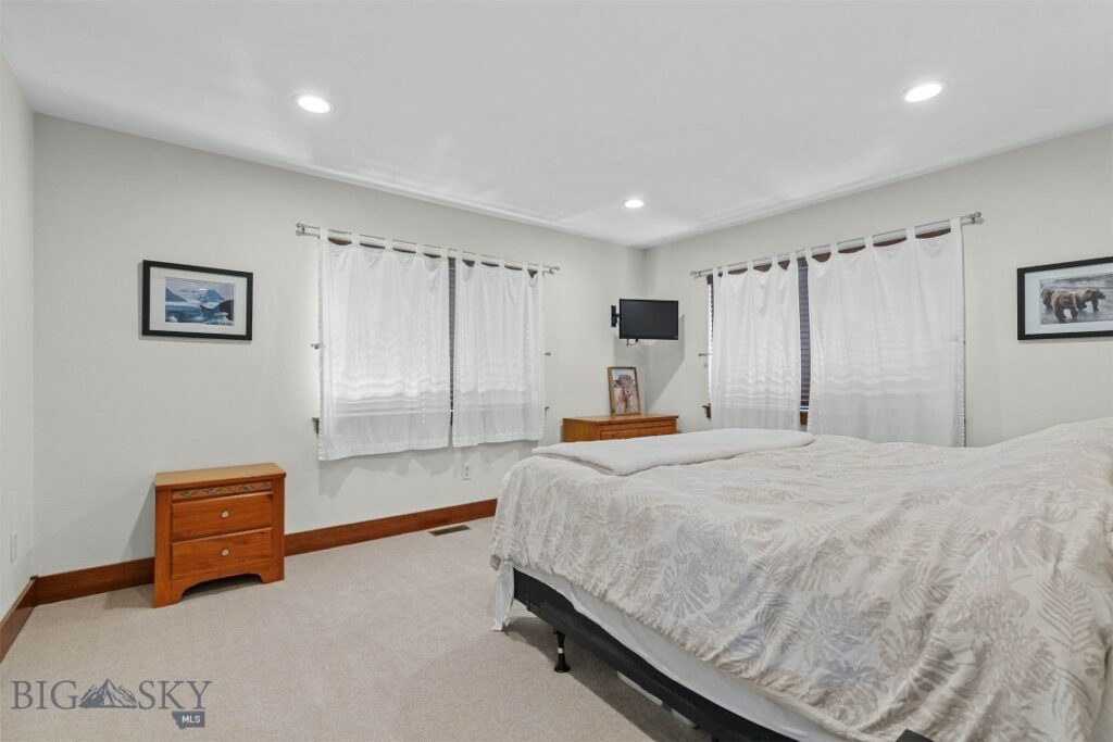1733 W Cameron Bridge Road, Bozeman MT 59718