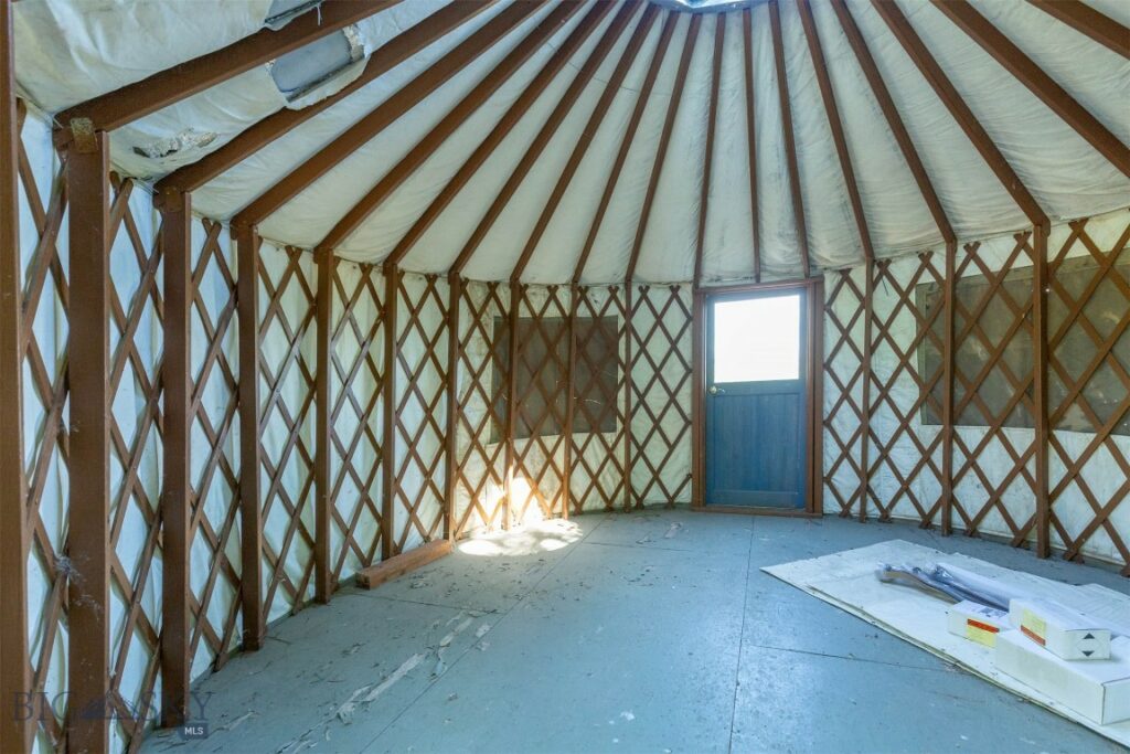 1733 W Cameron Bridge Road, Bozeman MT 59718