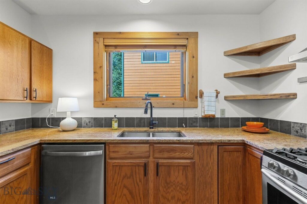1733 W Cameron Bridge Road, Bozeman MT 59718