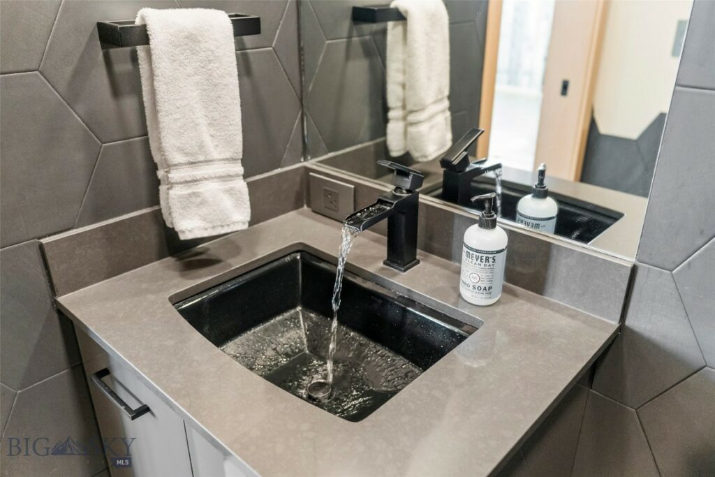 1952 Little Cottage Lane, Bozeman MT 59715