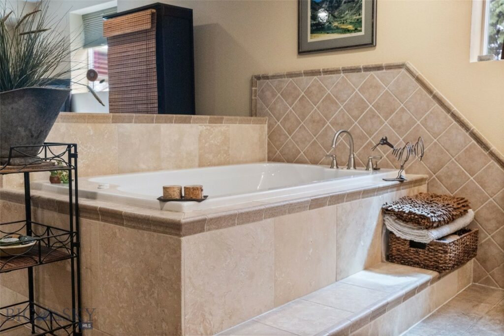 220 Cirque Drive, Bozeman MT 59718