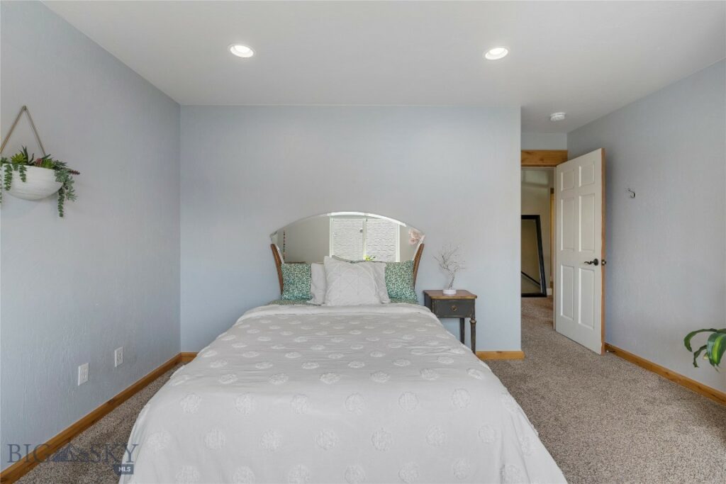 3277 Summerset Drive, Bozeman MT 59715