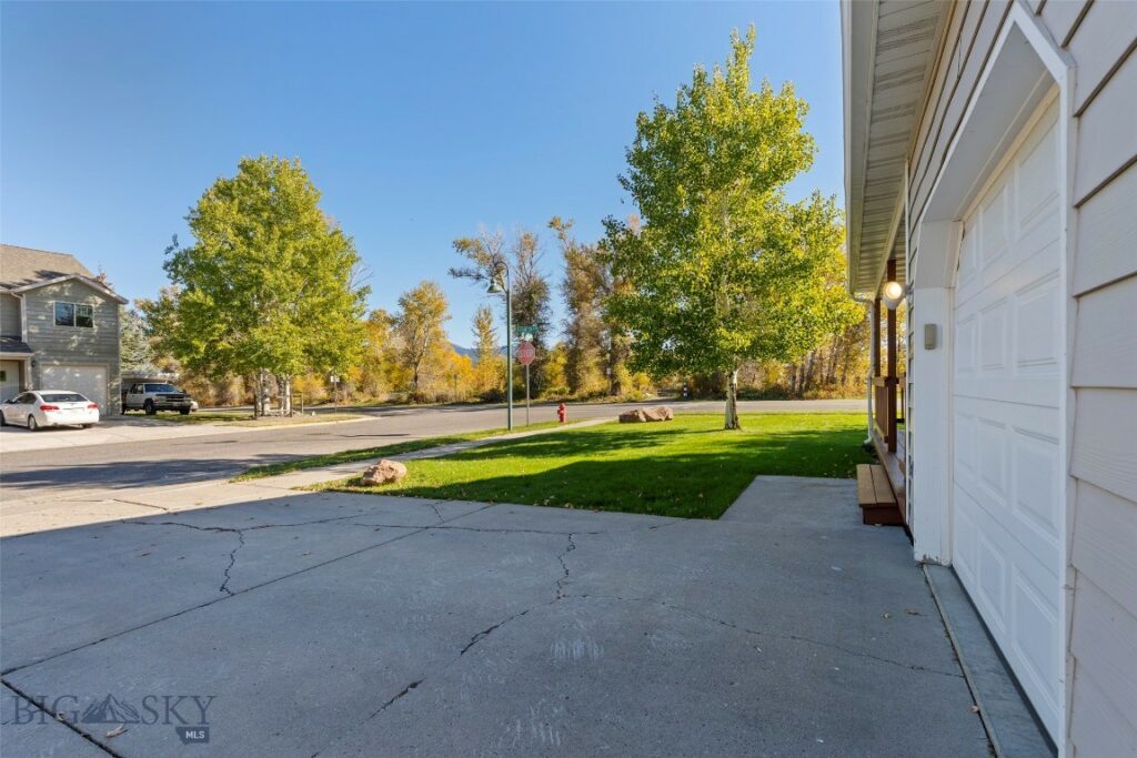 3302 Laredo Drive, Bozeman MT 59718