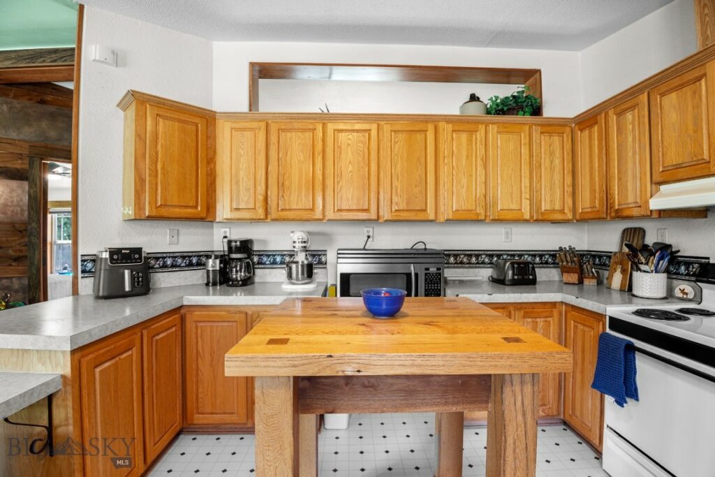 3400 Magenta Road, Bozeman MT 59718