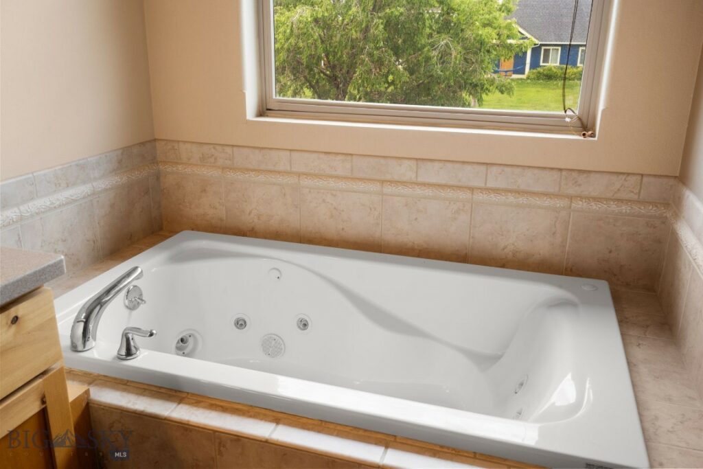 4716 Shadowglen Drive, Bozeman MT 59718