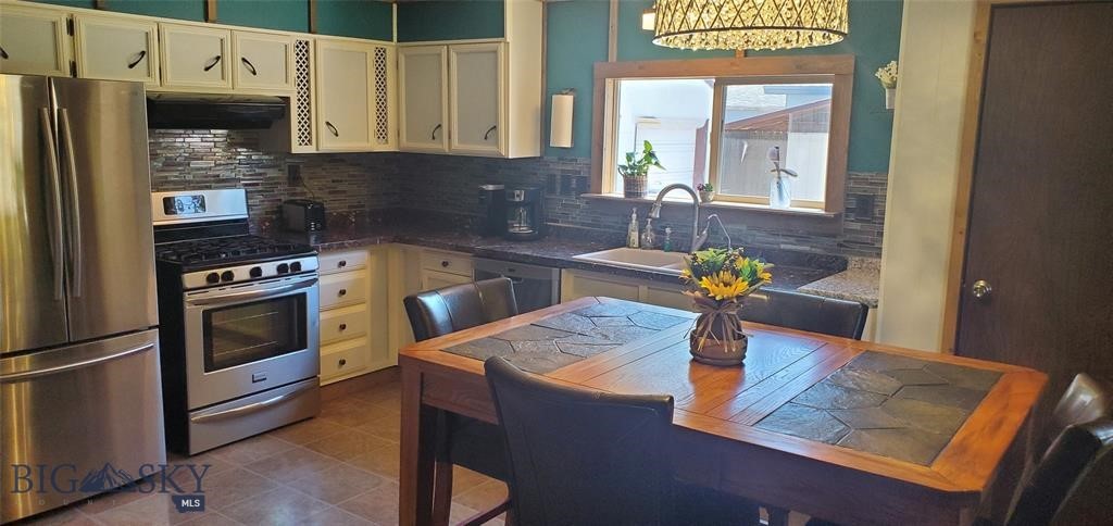 765 Canyon View Road, Bozeman MT 59715