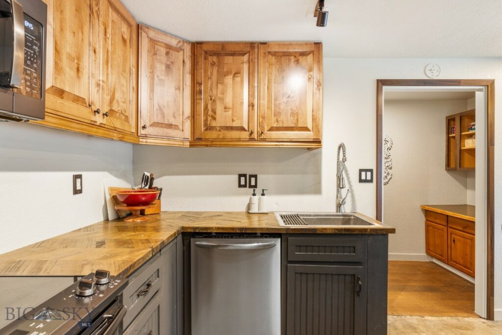 8407 Goldenstein, Bozeman MT 59715