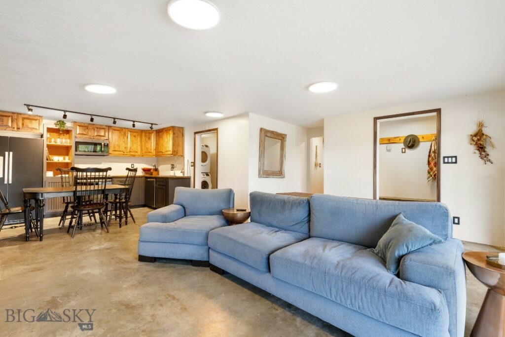 8407 Goldenstein, Bozeman MT 59715