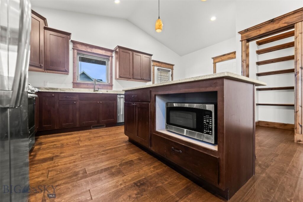 886 Flanders Creek Avenue, Bozeman MT 59718