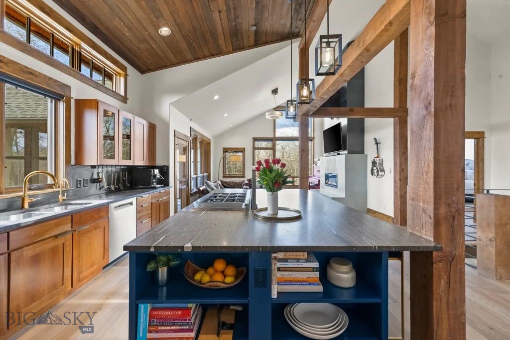 69 Upper Rainbow, Bozeman MT 59718