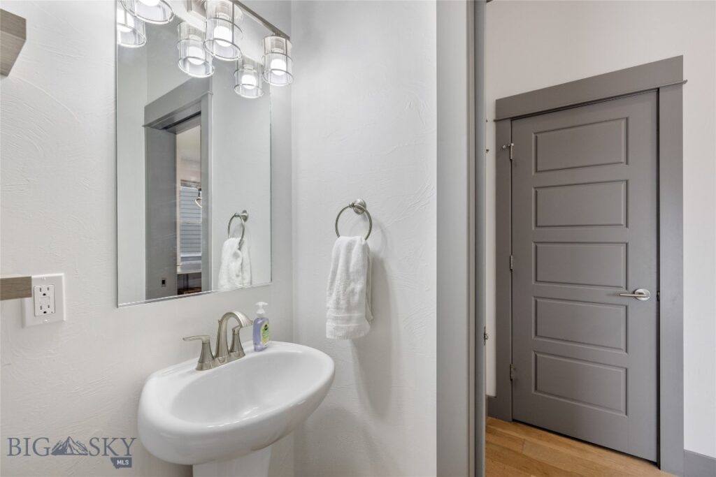 26 Locomotive Loop, Bozeman MT 59718